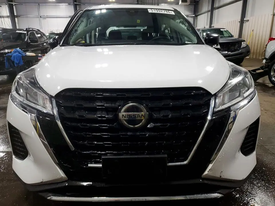 2021 NISSAN KICKS S  