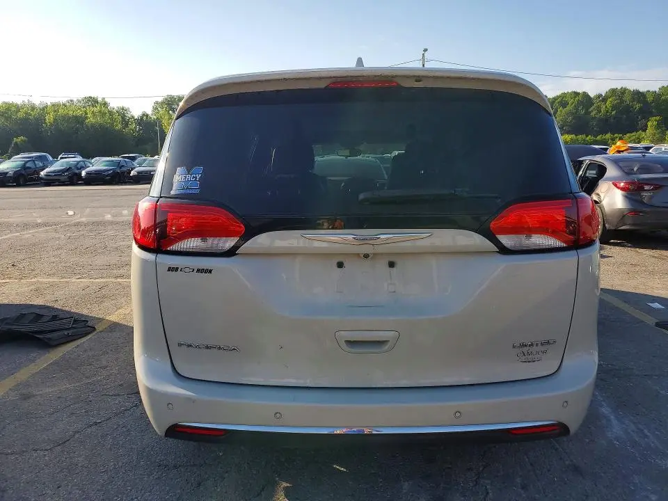 2017 CHRYSLER PACIFICA LIMITED  
