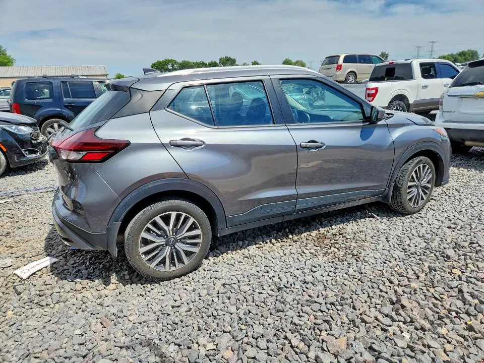 2022 NISSAN KICKS SV  