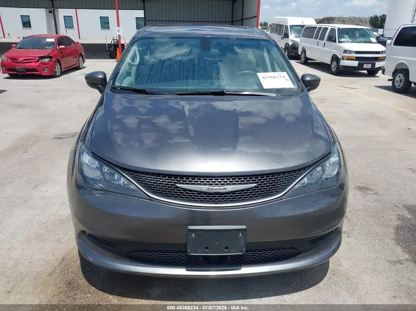 2022 CHRYSLER VOYAGER LX
