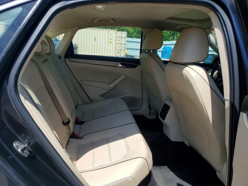 2017 VOLKSWAGEN PASSAT SE  