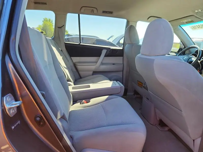 2010 TOYOTA HIGHLANDER BASE  