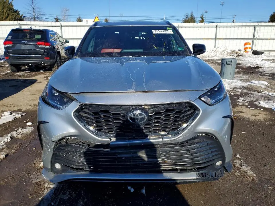 2021 TOYOTA HIGHLANDER XSE  