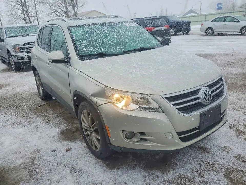 2011 VOLKSWAGEN TIGUAN S  