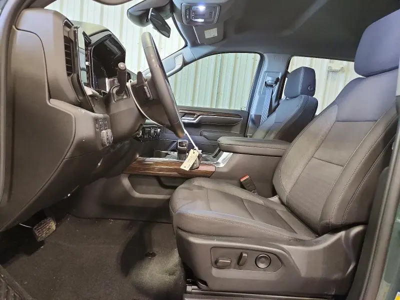 2025 CHEVROLET SILVERADO K1500 LT  