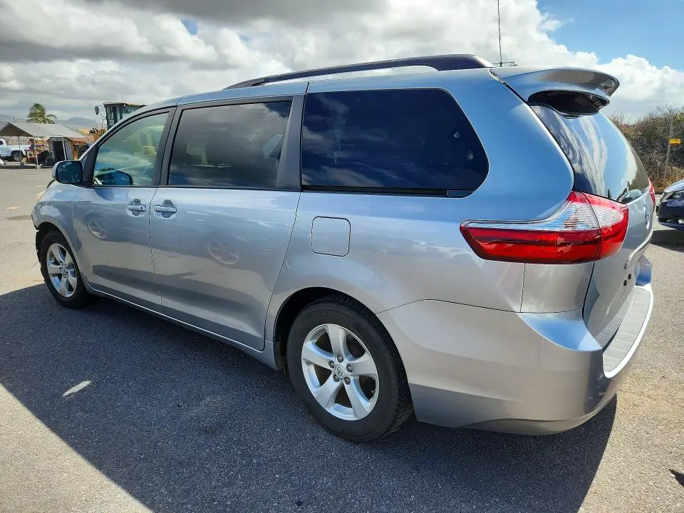 2015 TOYOTA SIENNA LE  