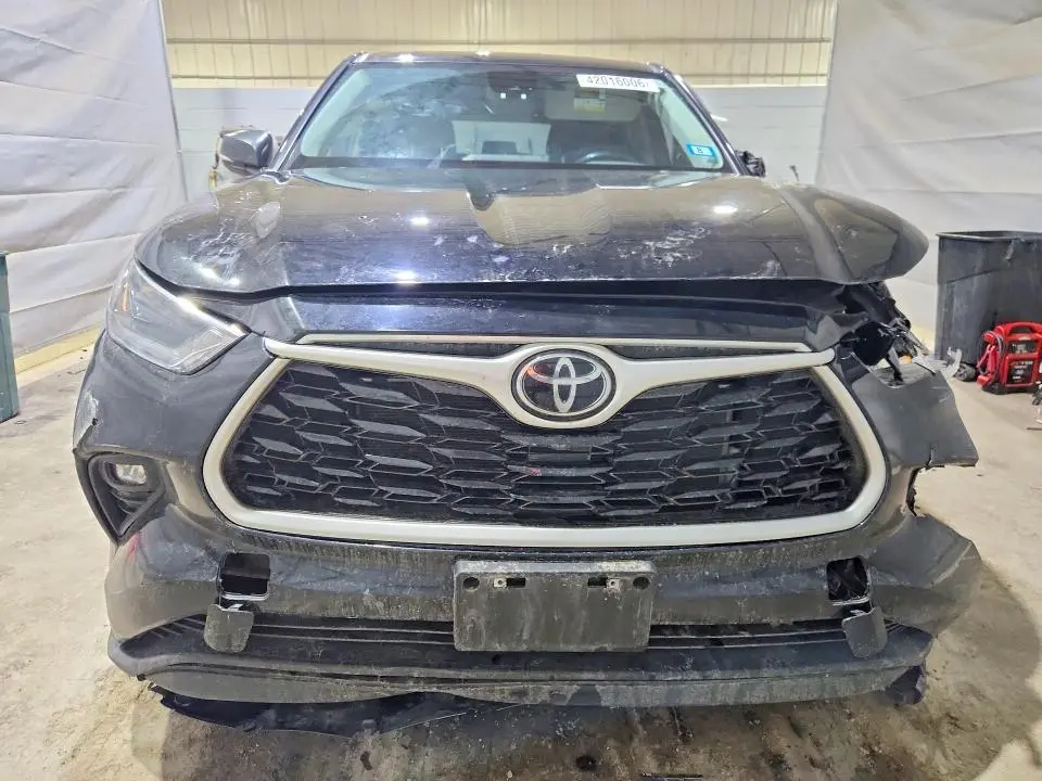 2021 TOYOTA HIGHLANDER LE  