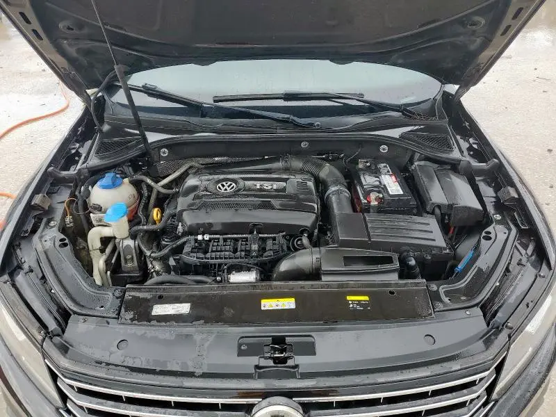 2016 VOLKSWAGEN PASSAT SE  