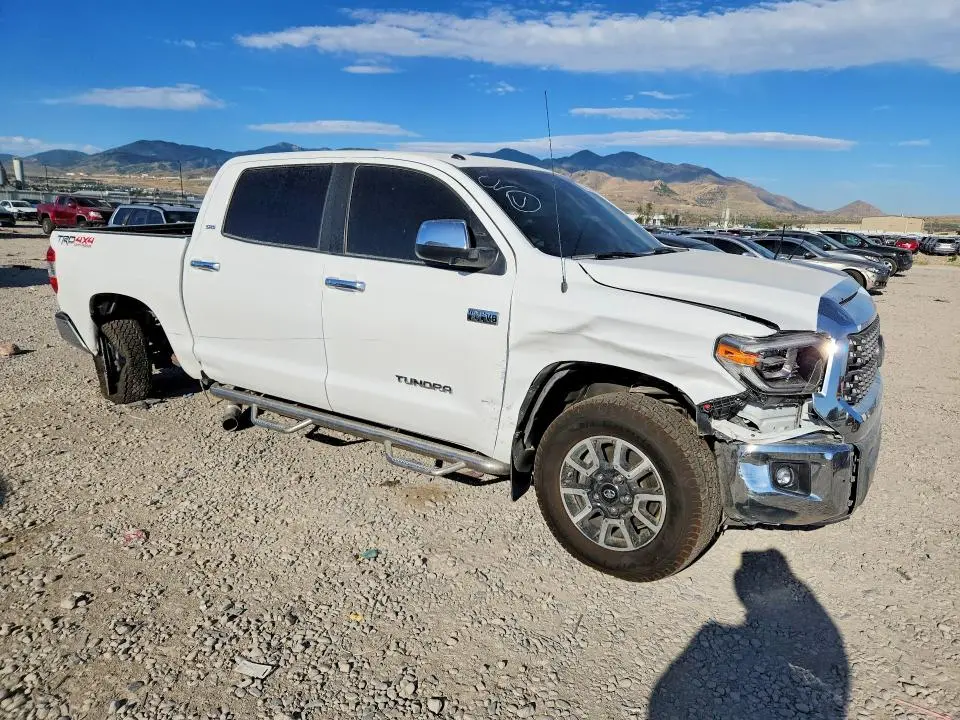 2018 TOYOTA TUNDRA CREWMAX SR5  