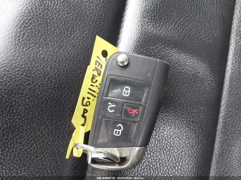 2015 VOLKSWAGEN GOLF GTI 2.0T SE 4-DOOR