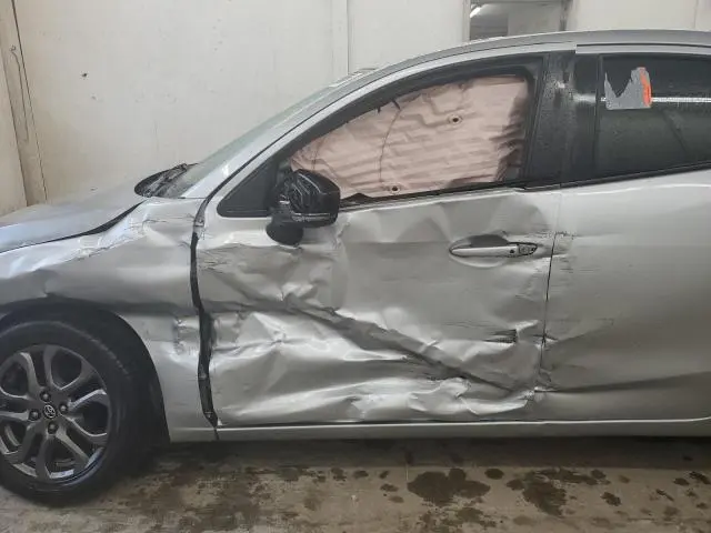 2019 TOYOTA YARIS L  