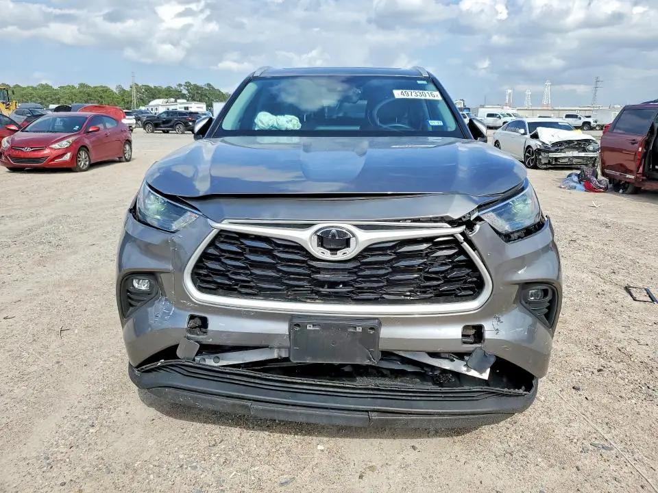 2025 TOYOTA HIGHLANDER XLE  