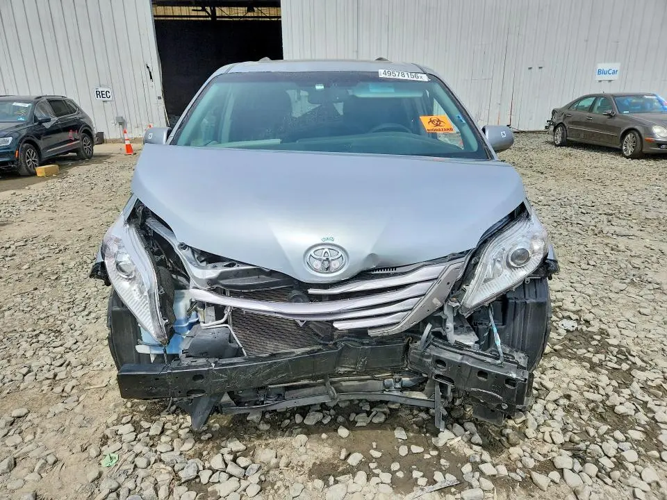 2015 TOYOTA SIENNA XLE 8-PASSENGER  
