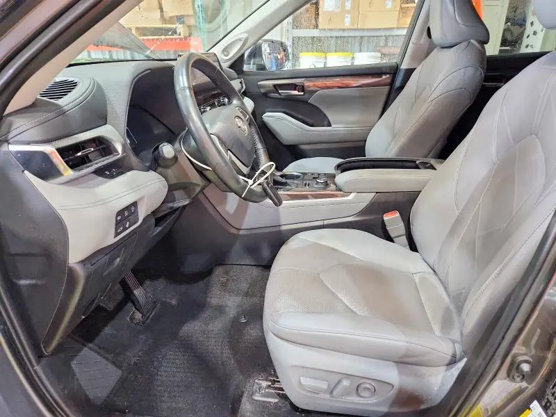 2024 TOYOTA HIGHLANDER PLATINUM  