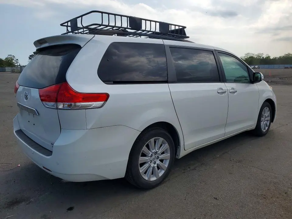 2013 TOYOTA SIENNA LIMITED 7-PASSENGER  