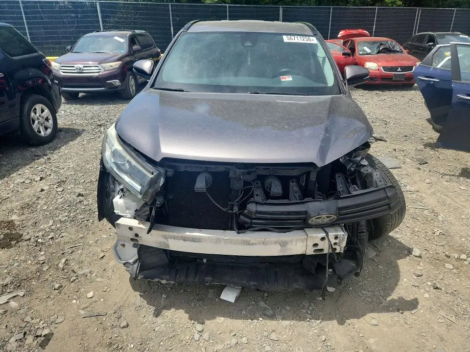 2017 TOYOTA HIGHLANDER SE  