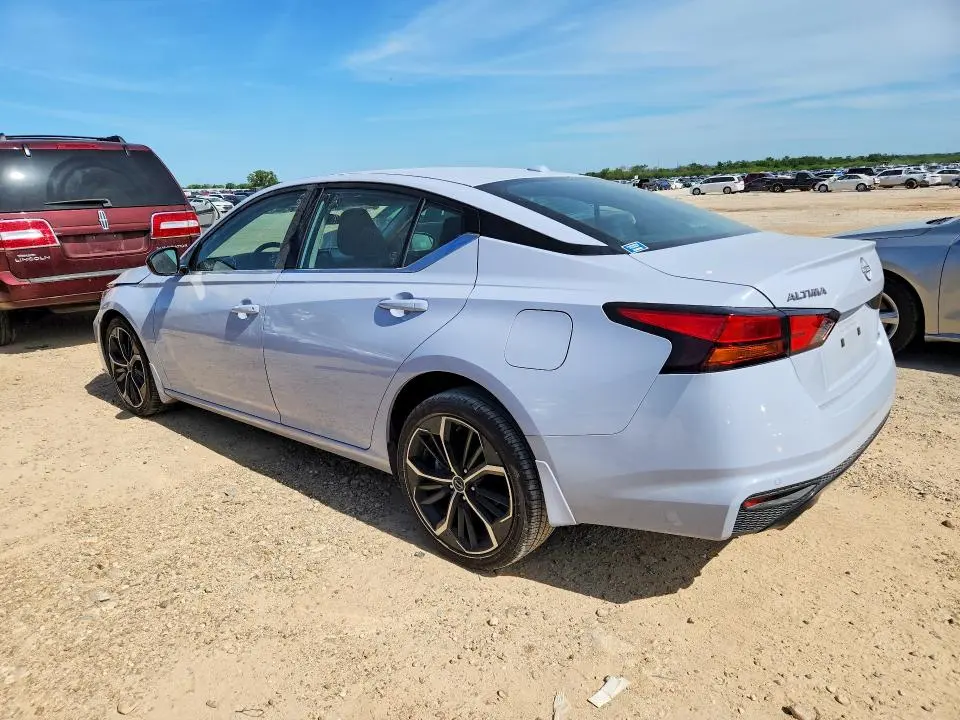 2025 NISSAN ALTIMA SR  