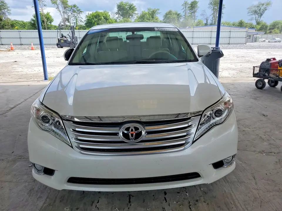 2011 TOYOTA AVALON   