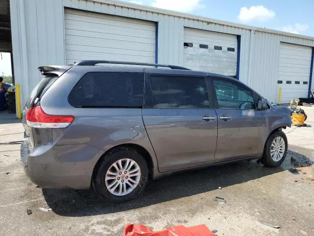 2014 TOYOTA SIENNA XLE  