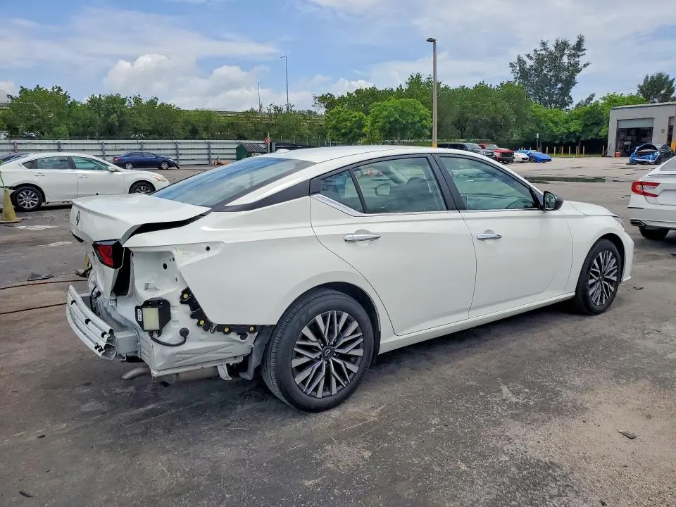 2025 NISSAN ALTIMA SV  