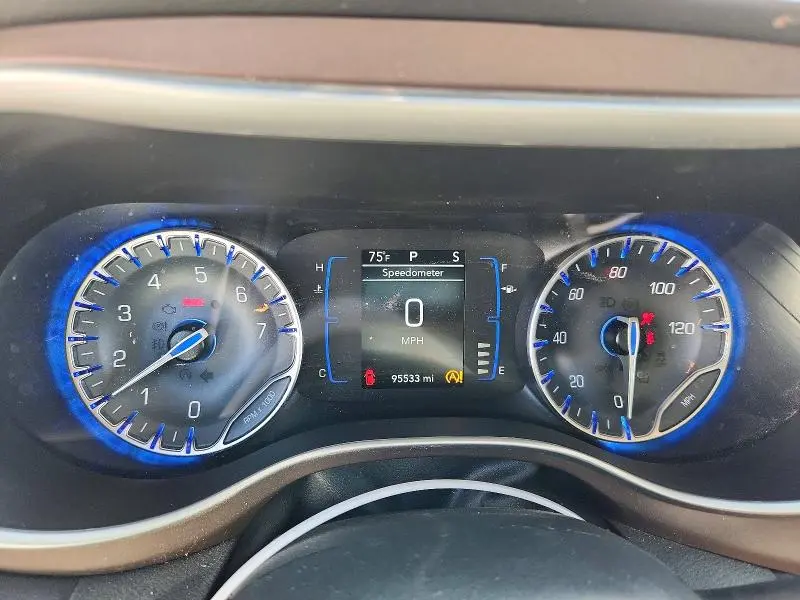 2022 CHRYSLER VOYAGER LX  
