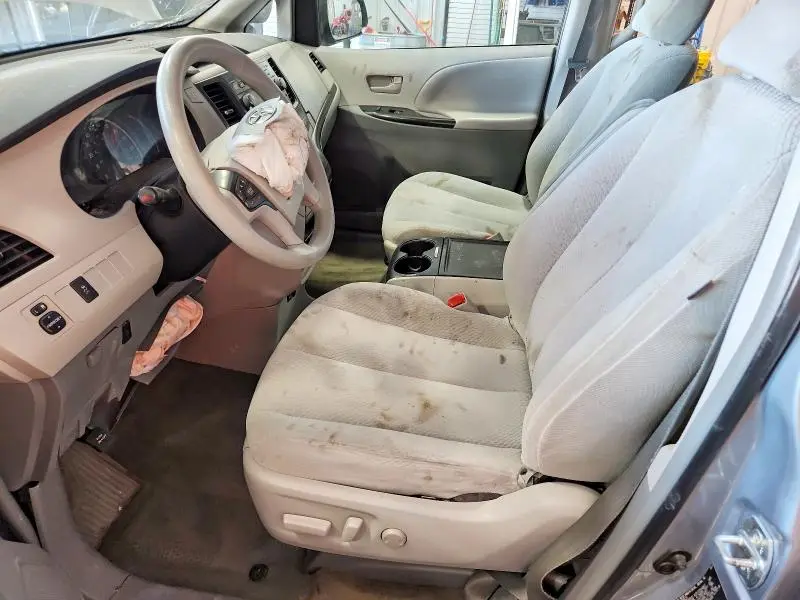 2014 TOYOTA SIENNA LE 8-PASSENGER  