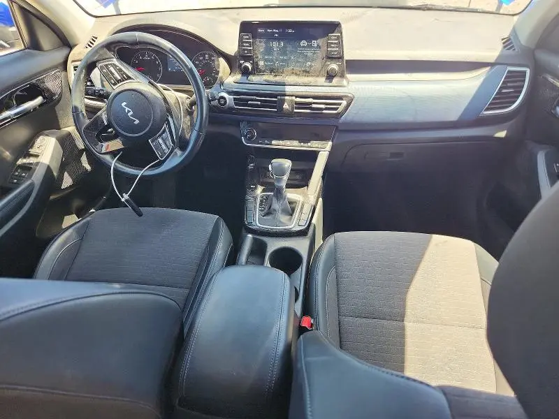 2023 KIA SELTOS S  