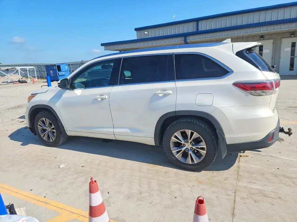 2015 TOYOTA HIGHLANDER XLE  