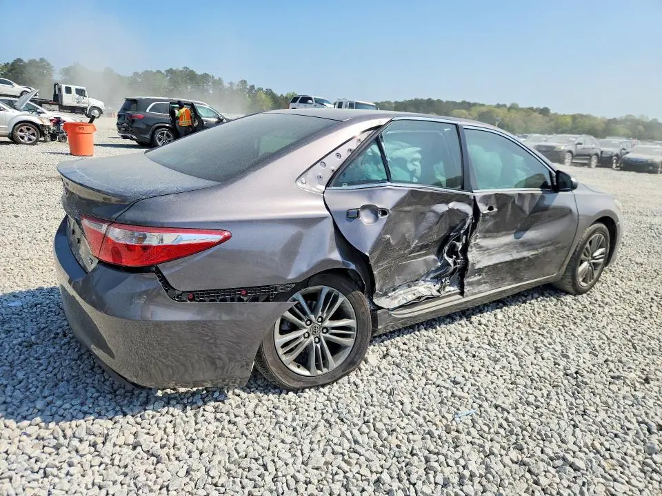 2015 TOYOTA CAMRY SE  
