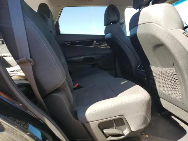 2017 KIA SORENTO LX  