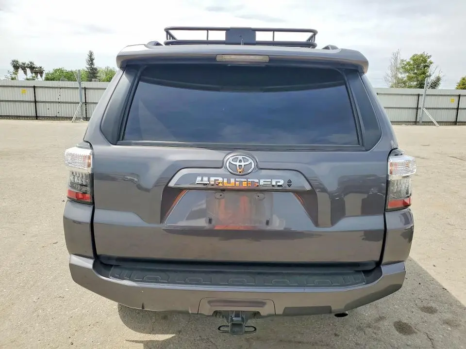 2022 TOYOTA 4RUNNER SR5  