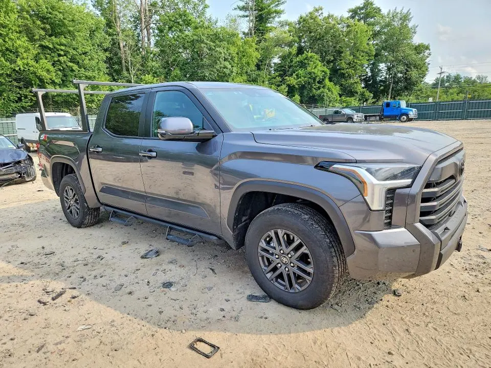 2025 TOYOTA TUNDRA SR5  