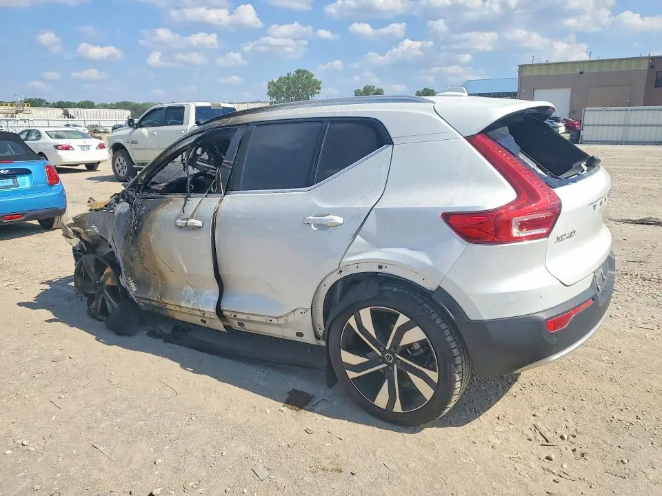 2023 VOLVO XC40 ULTIMATE  