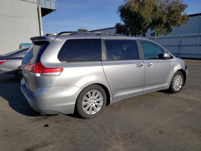 2011 TOYOTA SIENNA XLE