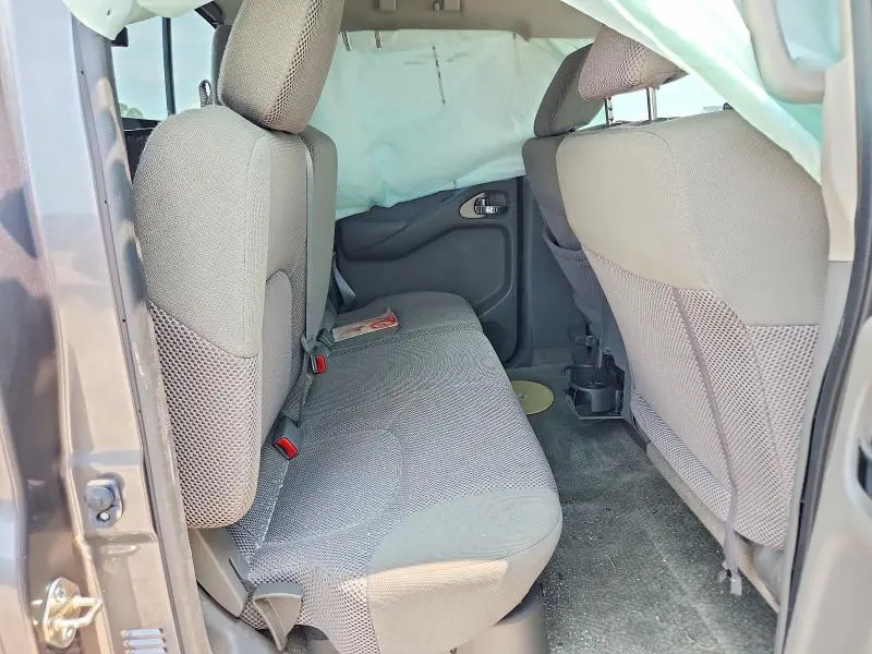 2017 NISSAN FRONTIER SV  