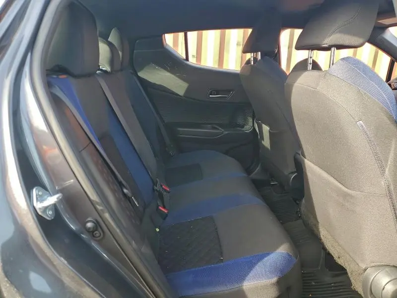 2022 TOYOTA C-HR XLE  