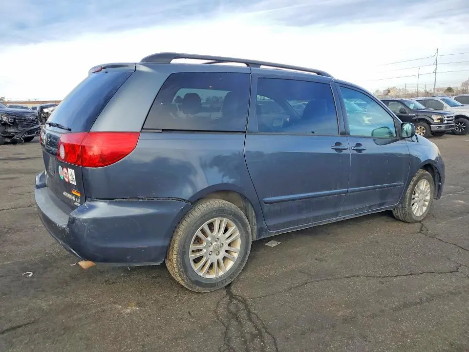 2010 TOYOTA SIENNA   
