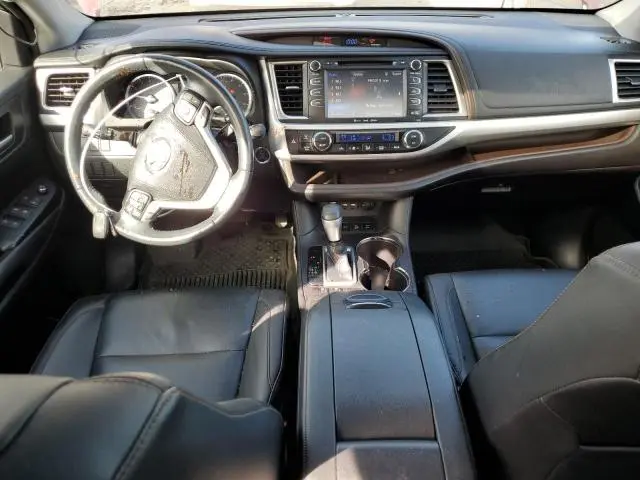 2019 TOYOTA HIGHLANDER SE  