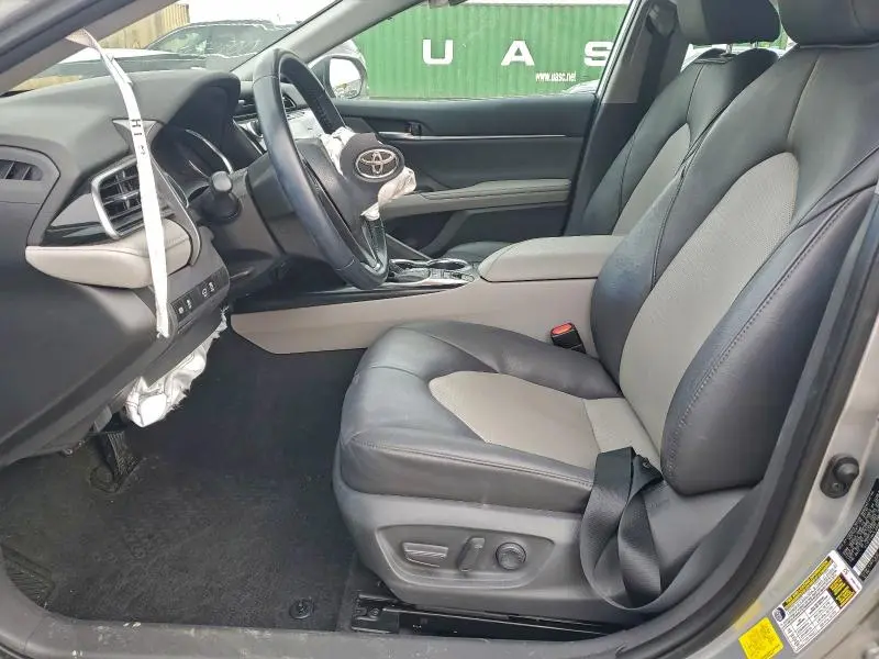 2020 TOYOTA CAMRY XLE  