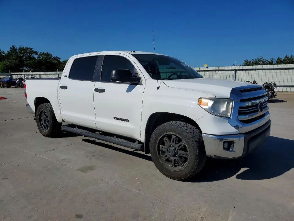 2017 TOYOTA TUNDRA CREWMAX SR5  