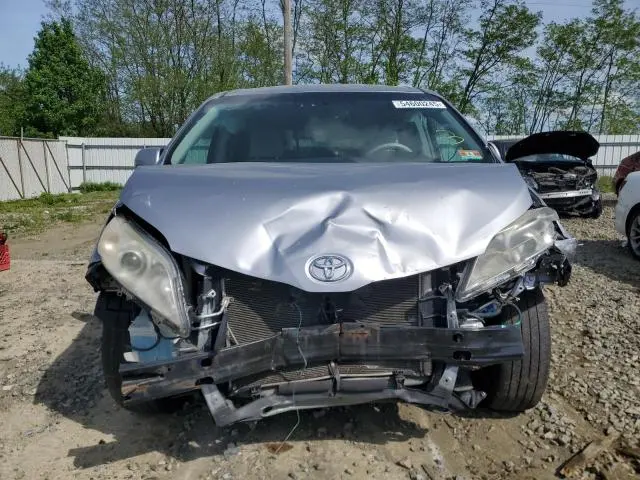 2011 TOYOTA SIENNA LE  
