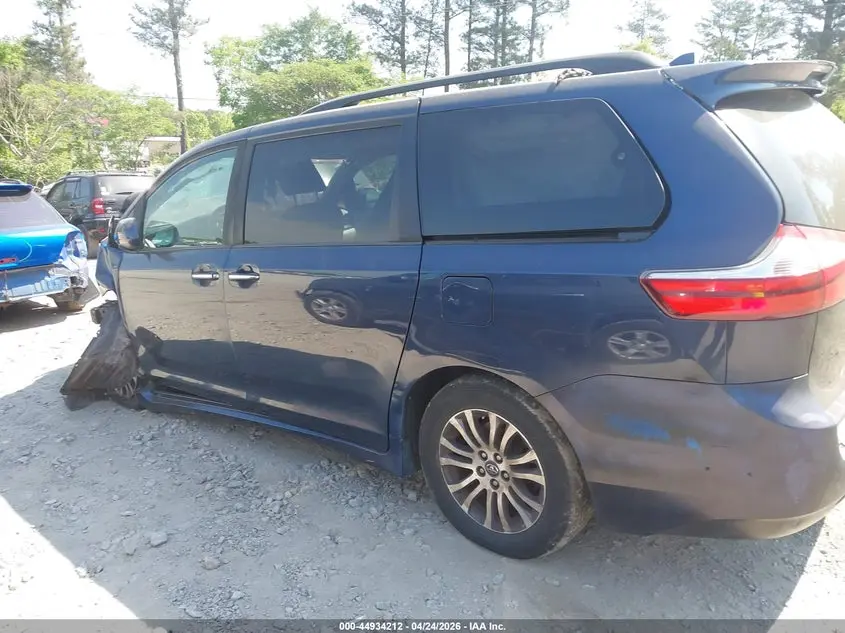 2019 TOYOTA SIENNA XLE 8 PASSENGER