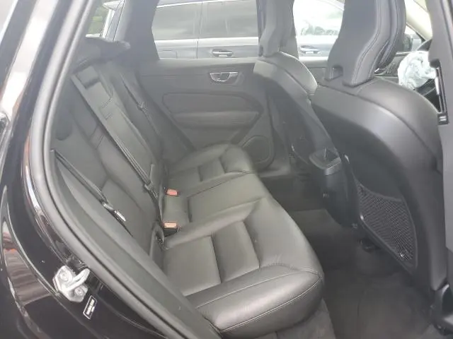 2020 VOLVO XC60 T6 MOMENTUM  