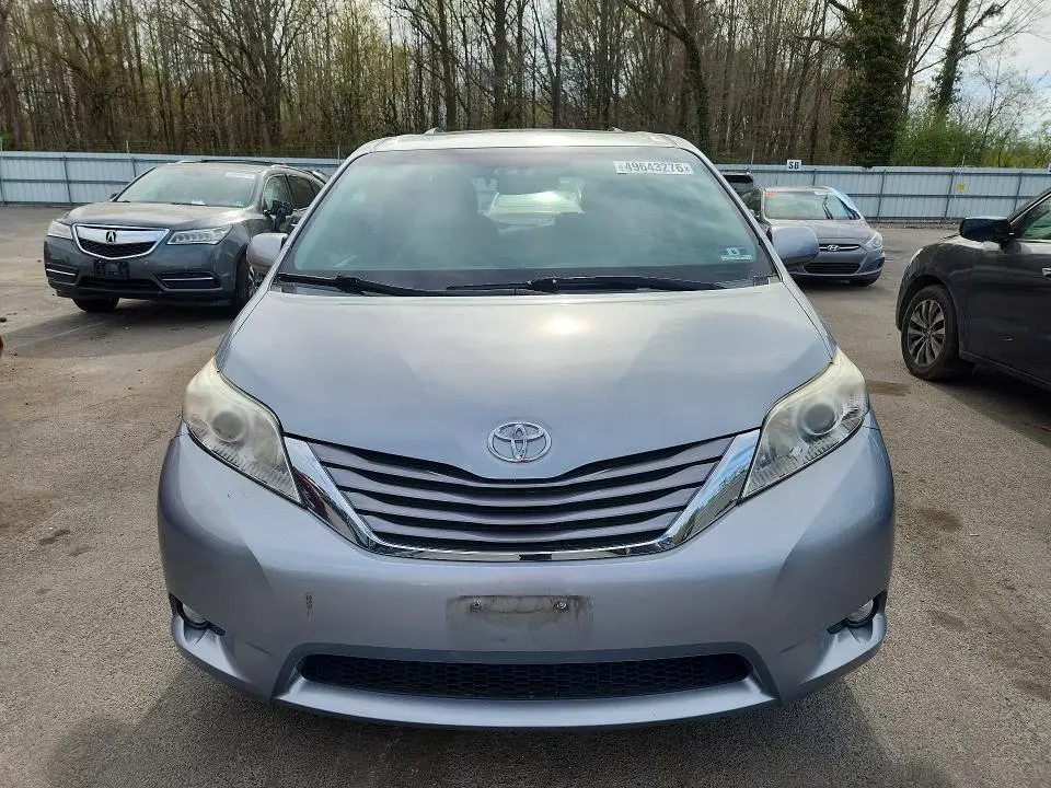 2015 TOYOTA SIENNA XLE 8-PASSENGER  