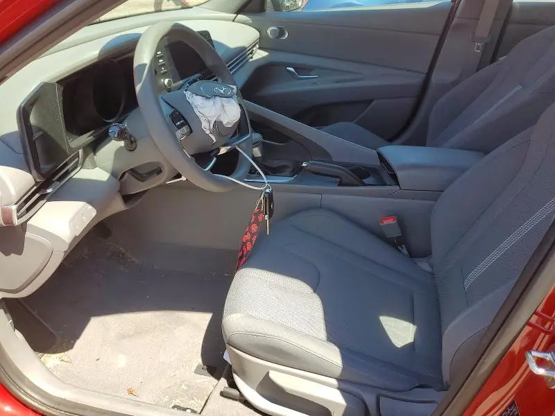 2022 HYUNDAI ELANTRA SE  