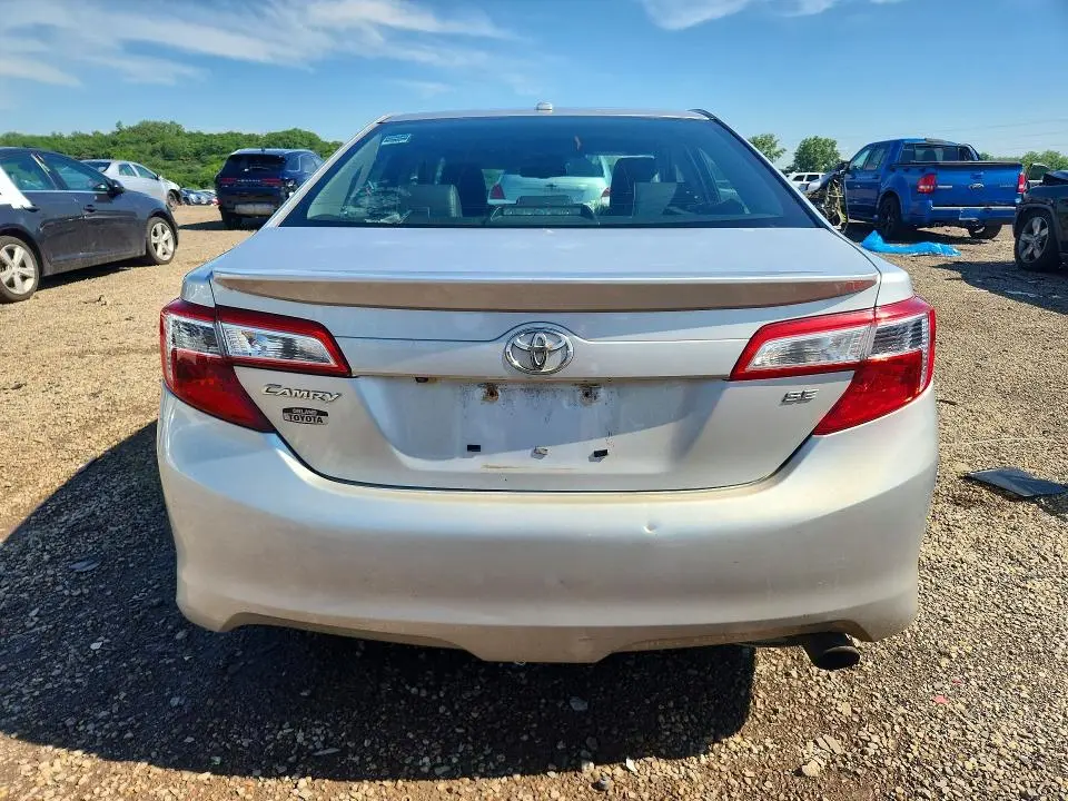 2013 TOYOTA CAMRY SE  