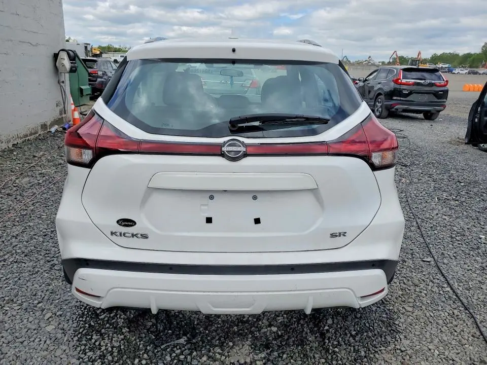 2023 NISSAN KICKS SR  