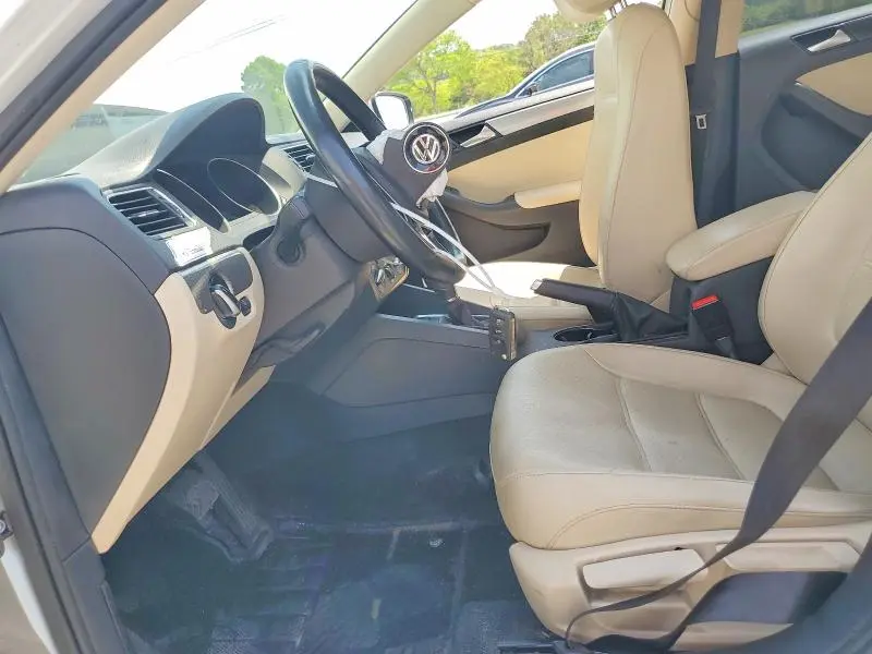 2017 VOLKSWAGEN JETTA SE  