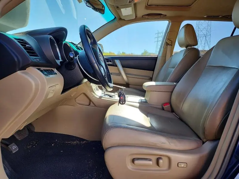 2012 TOYOTA HIGHLANDER SE  