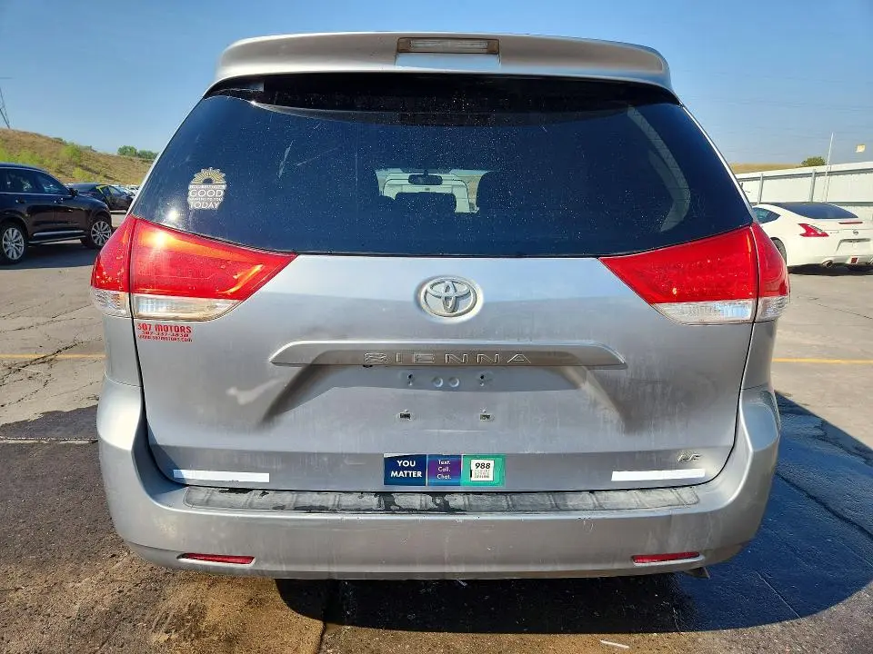 2013 TOYOTA SIENNA LE  